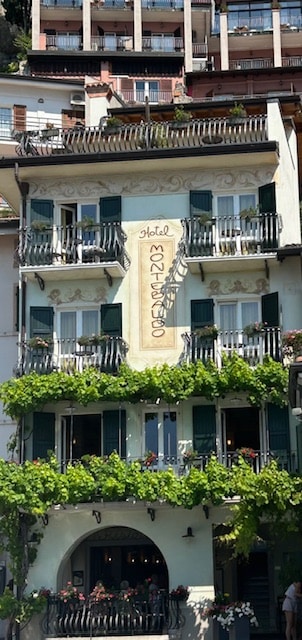 Waterfront Hotel in Limone